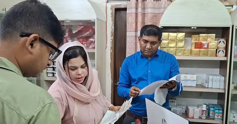 অভিযান পরিচালনা করছেন জাতীয় ভোক্তা সংরক্ষণ অধিদপ্তর